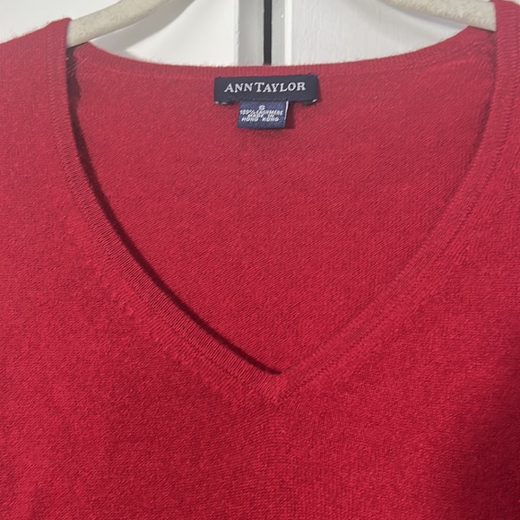 Ann Taylor 100% cashmere Christmas red - Picture 2 of 6